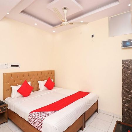 לקנאו Oyo 30288 Hotel Moon Palace מראה חיצוני תמונה