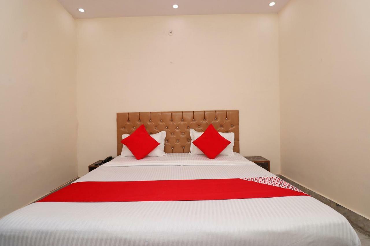 לקנאו Oyo 30288 Hotel Moon Palace מראה חיצוני תמונה