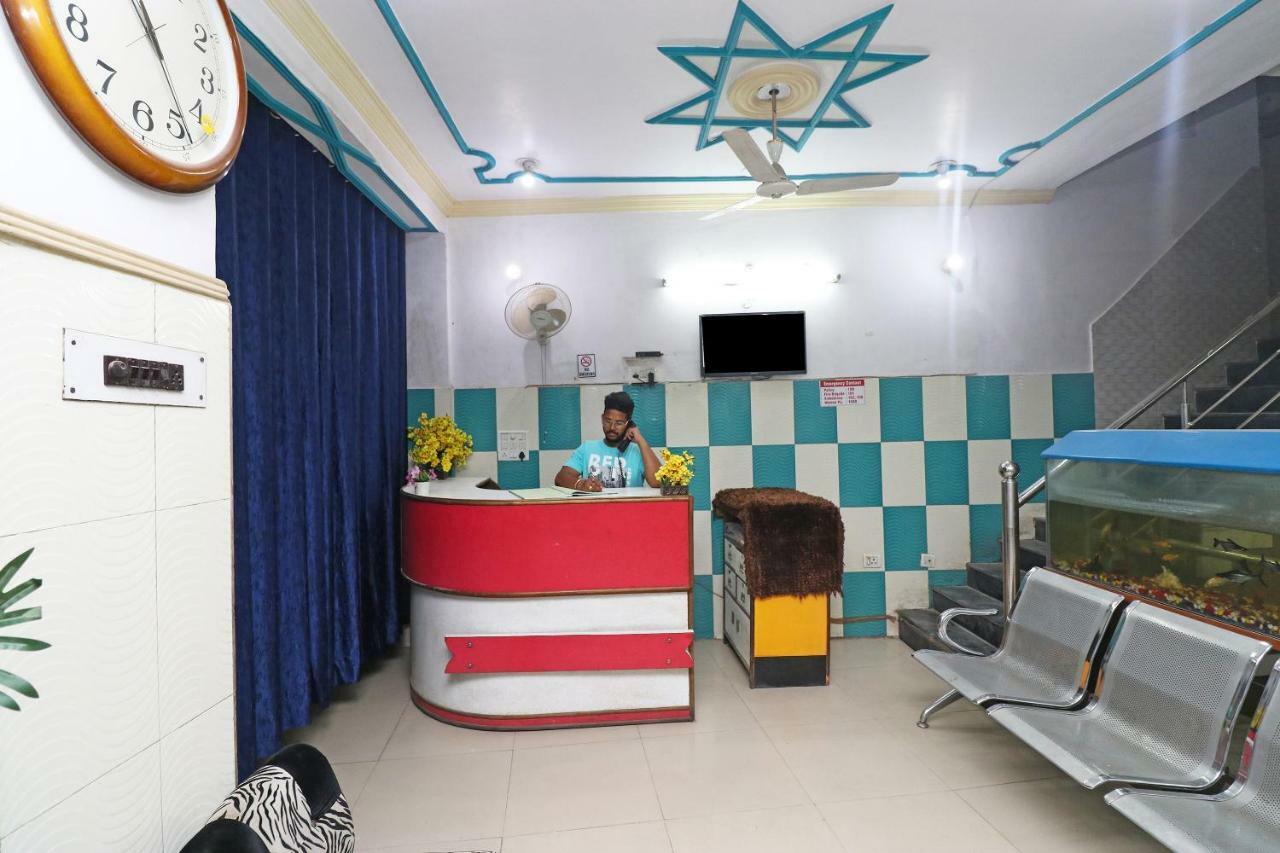 לקנאו Oyo 30288 Hotel Moon Palace מראה חיצוני תמונה